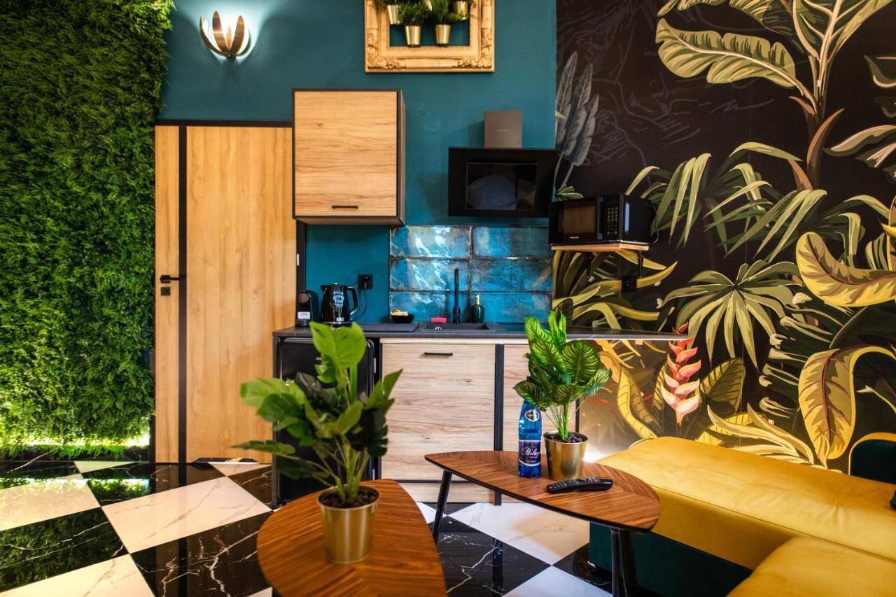 Apartment Jungle 2